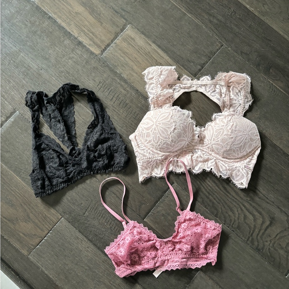 PINK Victoria's Secret Black and Pink Lace Bras - size XS